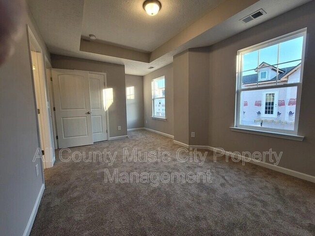 Building Photo - 310 Negri Ct
