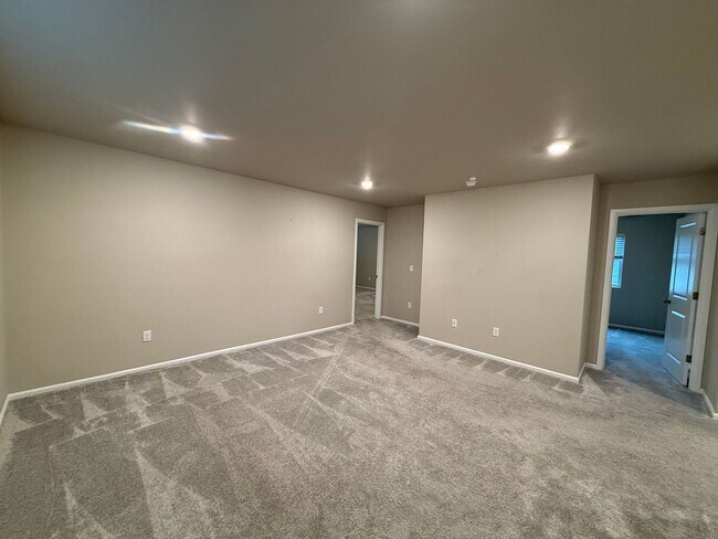 Building Photo - Spacious, modern 5-bed, 2.75-bath in sought-after Daisy Crossing Community in Sultan