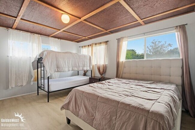 Building Photo - Beautifully Updated 3Bdm 3Ba Unfurnished Home with Views in Cardiff By the Sea!