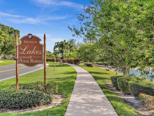 Building Photo - 10323 Hidden Springs Ct