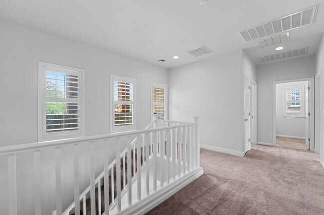 Building Photo - 16054 W Shangri La Rd