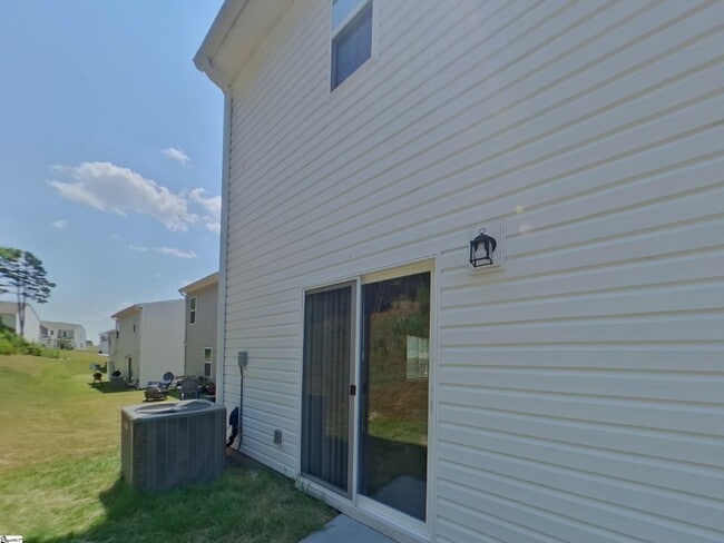Building Photo - 575 Wooden Duck St