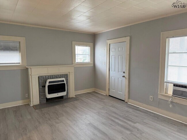 Building Photo - 1818 Collins Ave