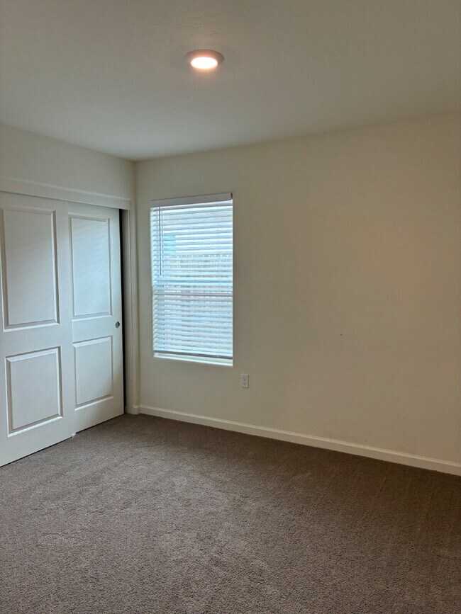 Building Photo - Modern Convenience and Luxury!! Move In Ready with Full Appliance Package!