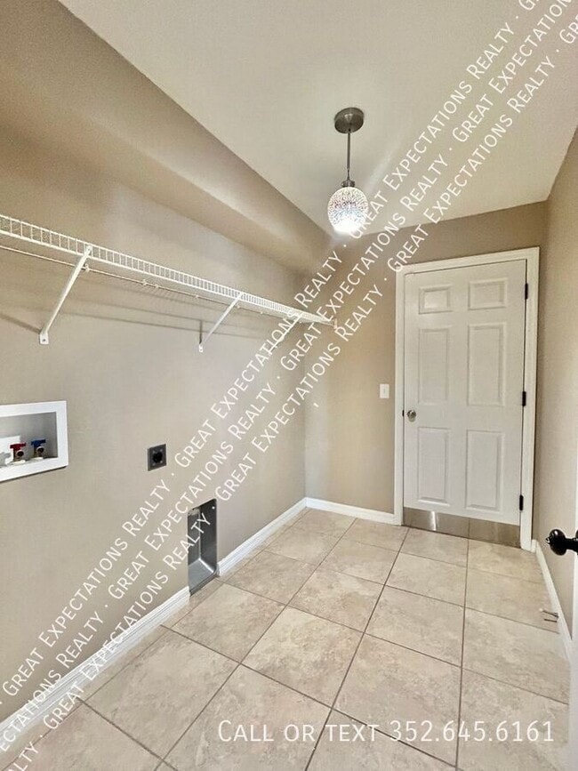 Building Photo - 648 W Marguerita Dr