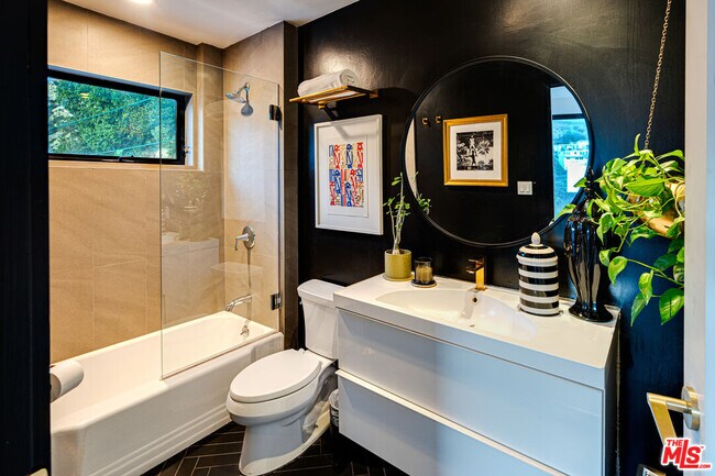 Building Photo - 8560 Franklin Ave