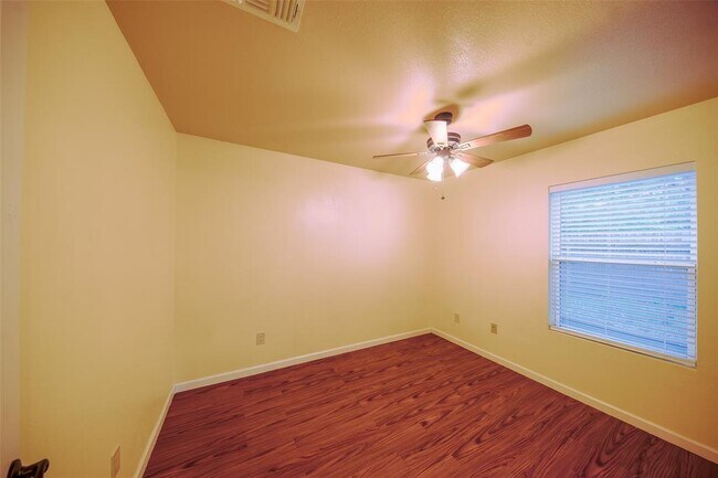 Building Photo - 2238 Willow Point Dr