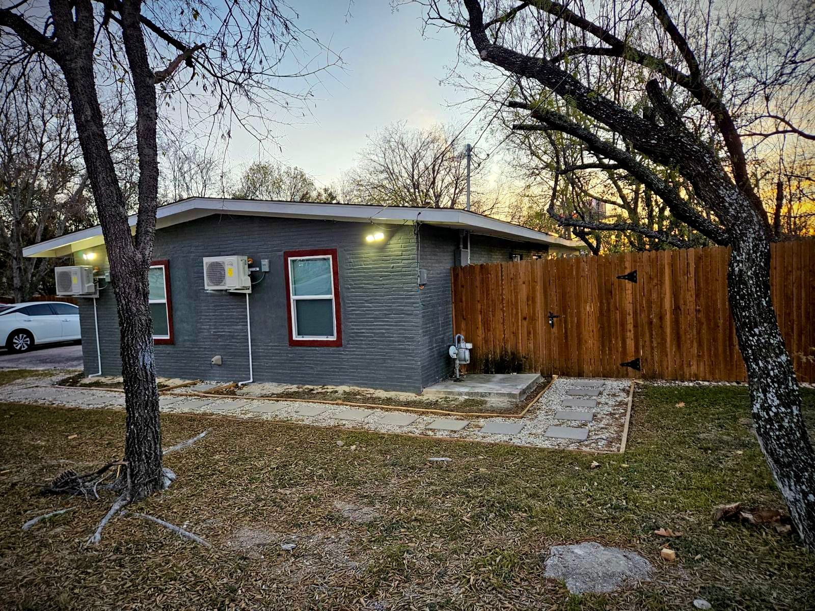 Building Photo - 102 Honeysuckle Ln
