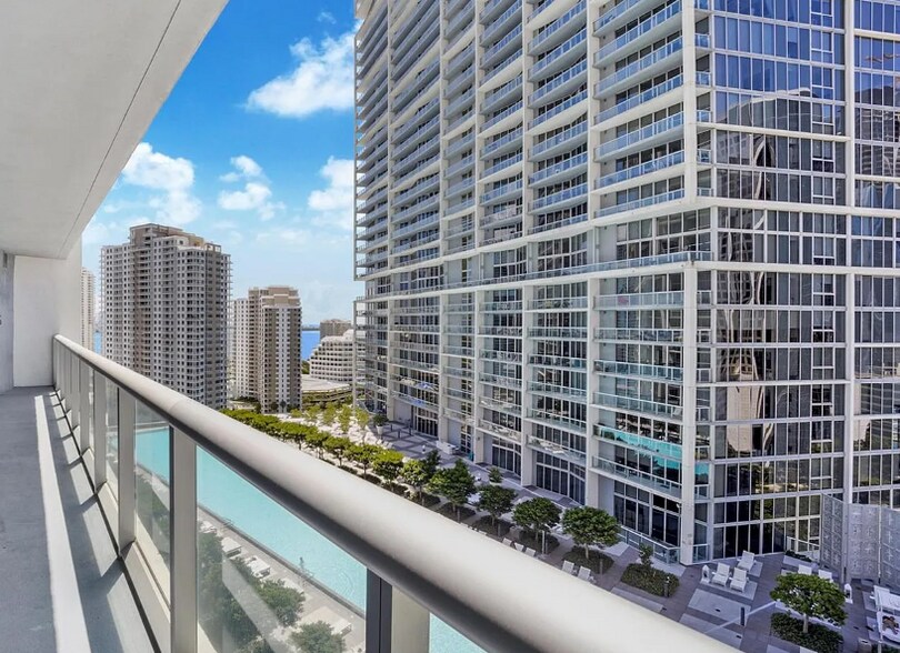 Building Photo - 475 Brickell Ave