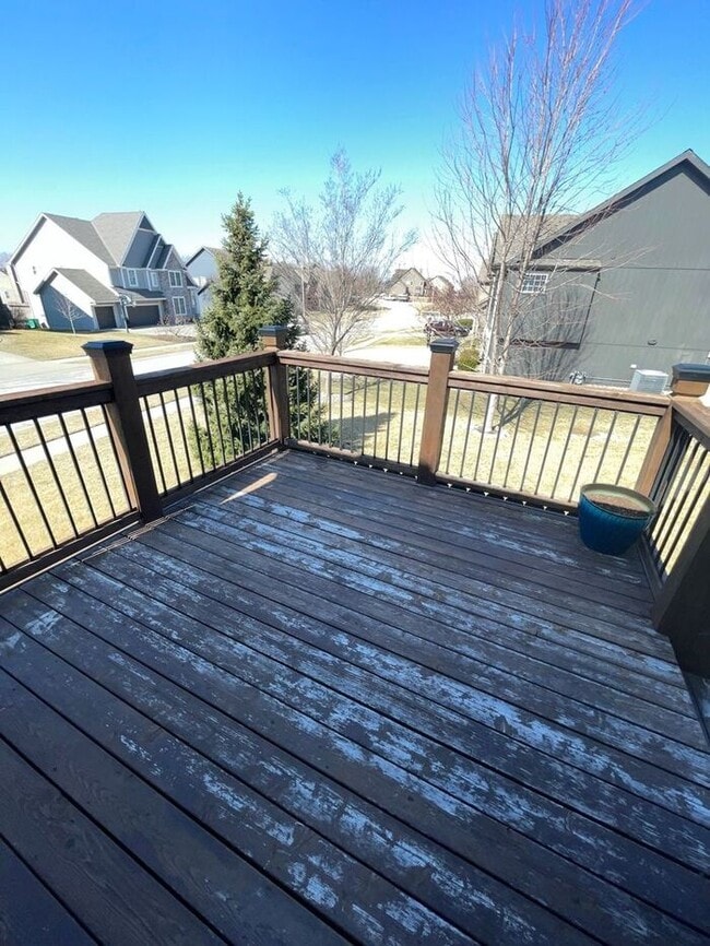 Building Photo - 5 Bedroom, 3 Bathroom California Split Sty...