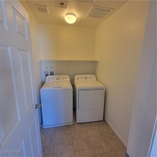 Building Photo - 1836 Pinsky Ln