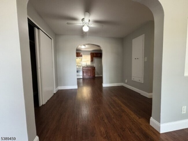 Building Photo - 12 E 10th St