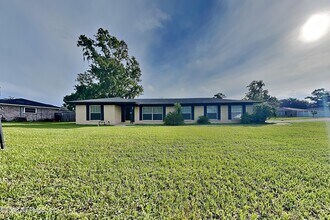 Building Photo - 671 Custer Cir