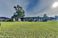 Building Photo - 671 Custer Cir