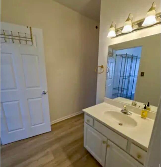 Building Photo - 1410 4th St Dr NW