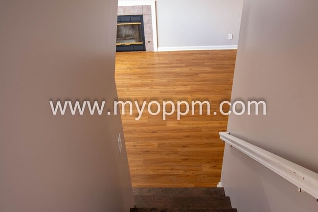 Building Photo - Available NOW! 3 Bedroom / 2 Bathroom Home | Northwest Omaha