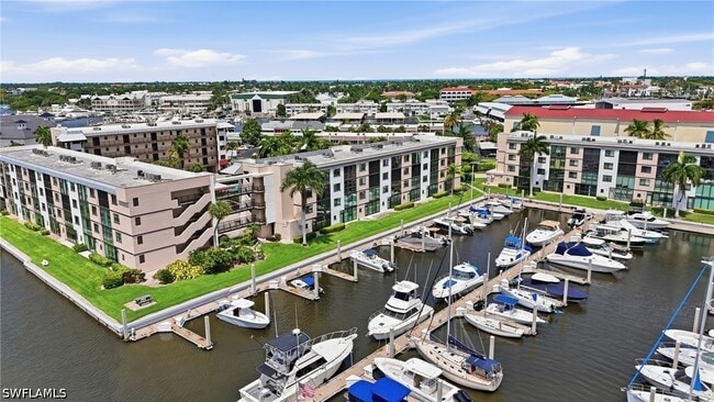 Building Photo - 803 River Point Dr