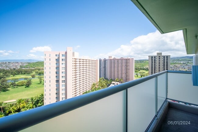 Building Photo - AWESOME VIEWS IN THIS GORGEOUS 1BR/1BA/2PK...