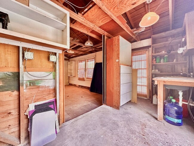Building Photo - Cherrywood 3x2 + Detached Studio/At-Home Office