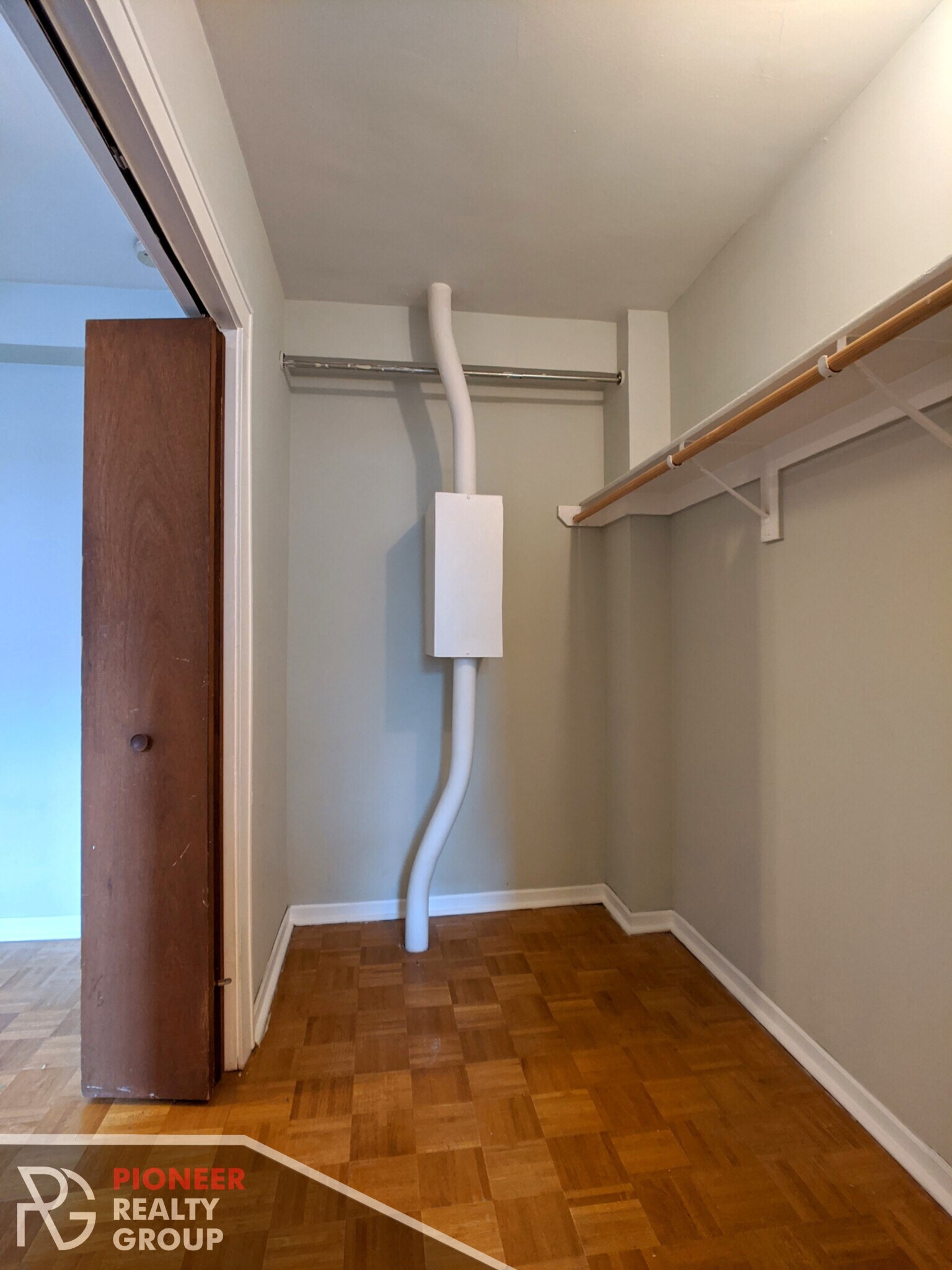 Building Photo - 739 W Belmont Ave