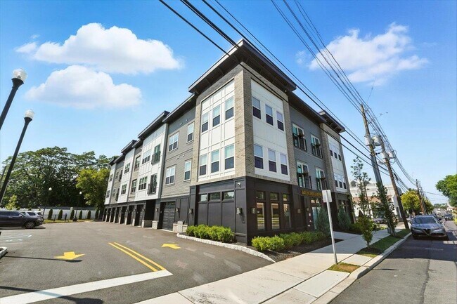 Building Photo - 440 N Ave E