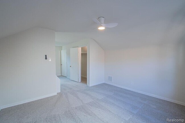 Building Photo - Beautifully renovated brick bungalow