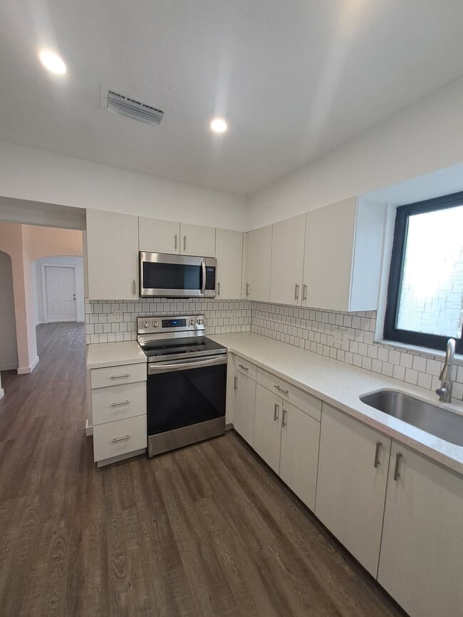 Building Photo - 2835 SW 2nd St