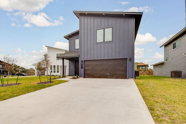 Building Photo - 3012 Alpha Ct