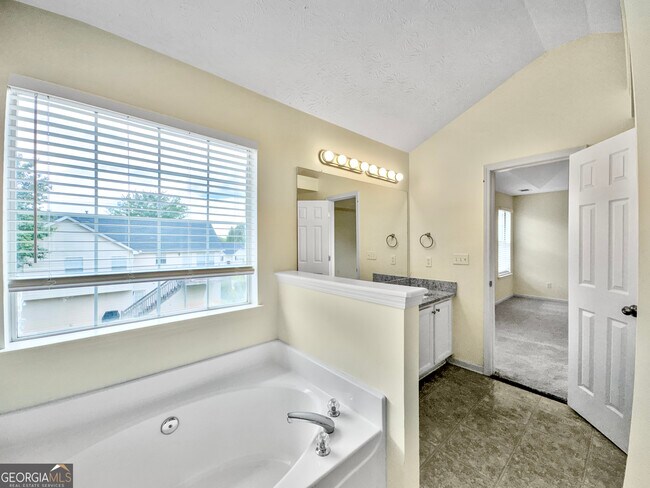 Building Photo - 517 Cascade Walk