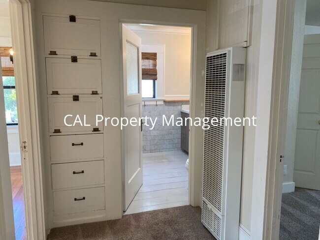 Building Photo - Stylish South Salinas Home | 2 Bed / 1.5 Bath | 1,370 sq ft
