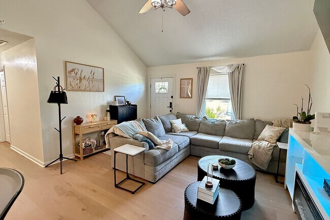 Building Photo - COMING JUNE 2026! (Pet Friendly)