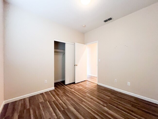 Building Photo - Beautiful 3 Bed, 2 Bath Home