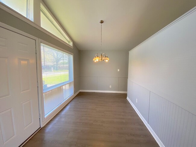 Building Photo - 4547 Angel Ave