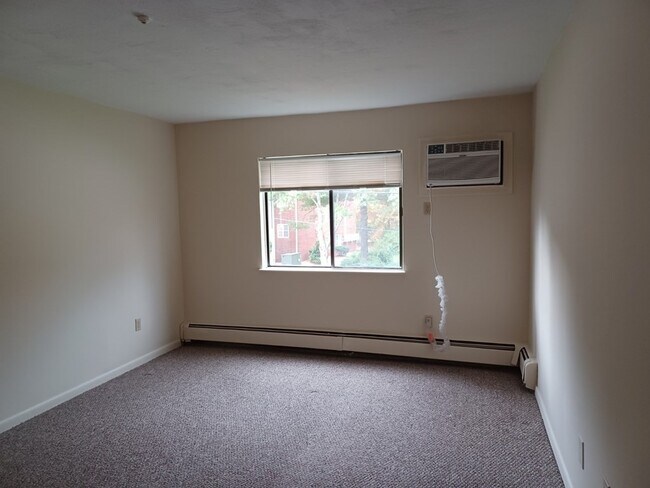 Building Photo - 151 Bittersweet Ln