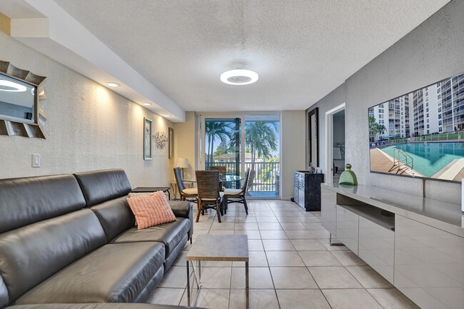 Building Photo - 1391 S Ocean Blvd