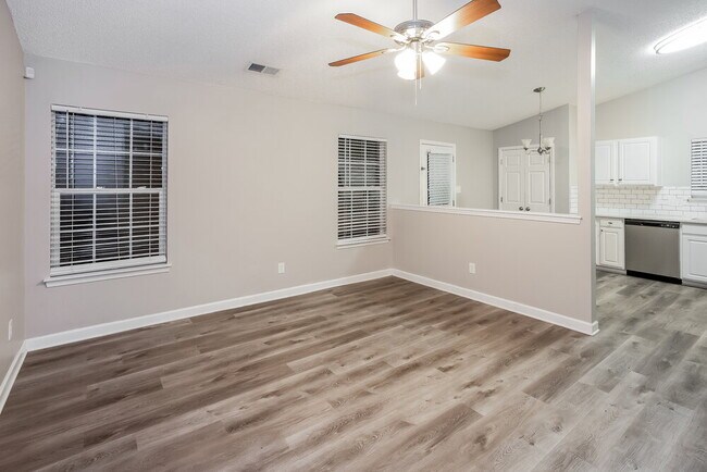 Building Photo - 4905 Aldersbrook Dr