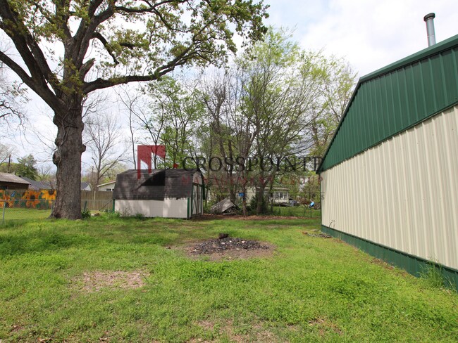 Building Photo - Coming Soon! 3 Bedroom 2 Bath in Bullard! Large Shop!