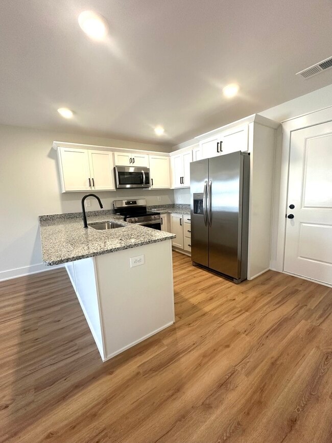 Building Photo - 343 Woods Rd