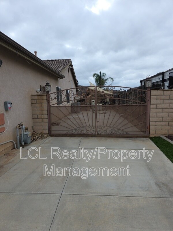 Building Photo - 27831 Blackhawk Rd