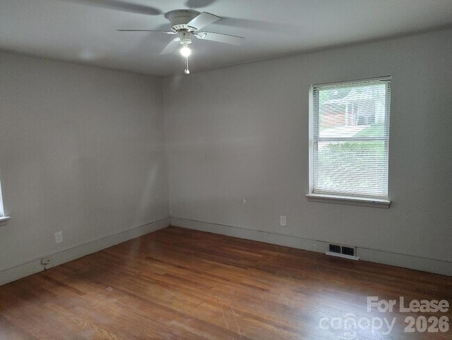 Building Photo - 750 Brockbank Rd