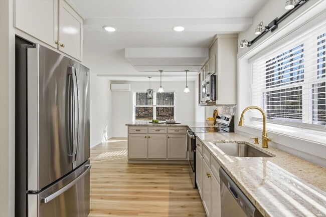 Building Photo - 2113 W Madison Ave