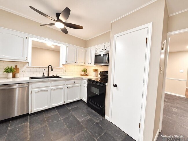 Building Photo - 1218 Briarrose Dr