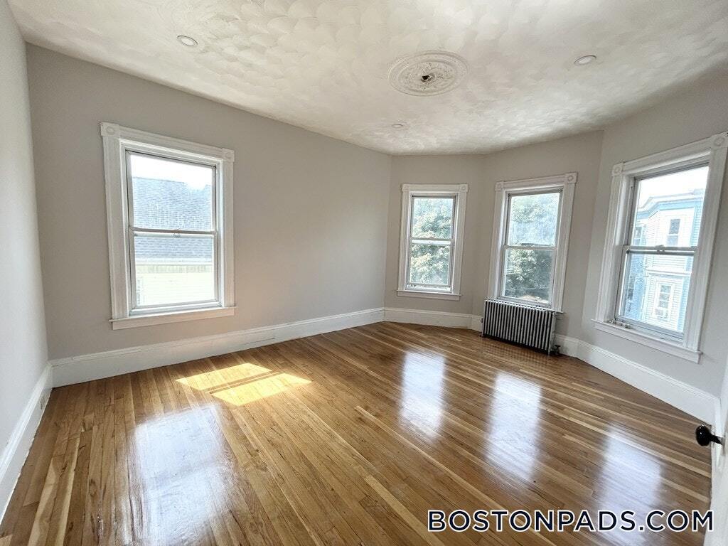 Building Photo - 22 Humphreys St
