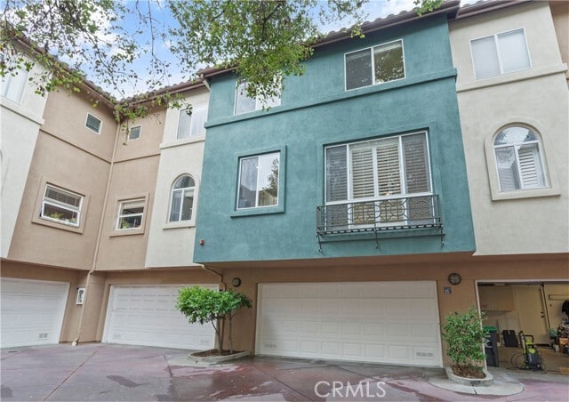 Building Photo - 15 Florentine