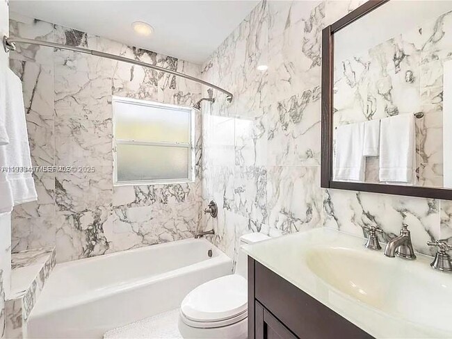 Building Photo - 5371 N Bay Rd