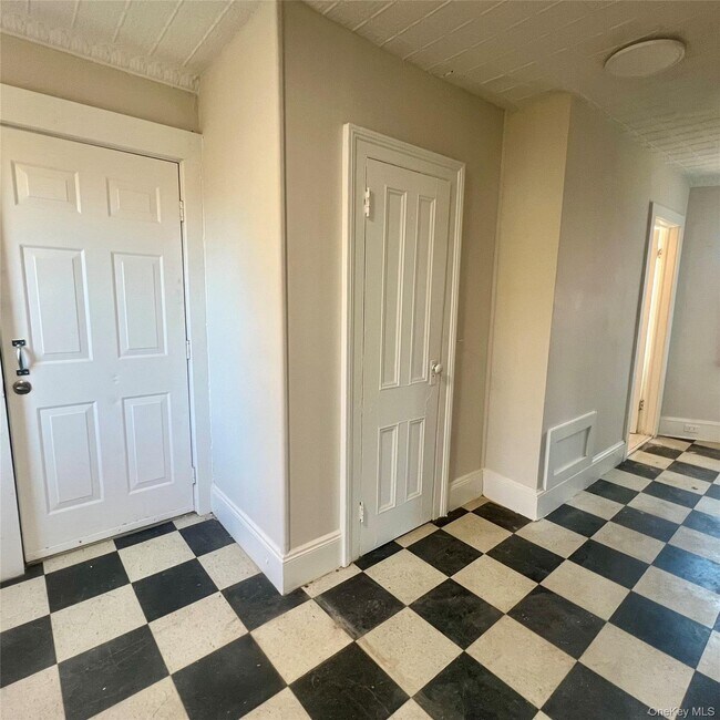 Building Photo - 140 Albany Ave