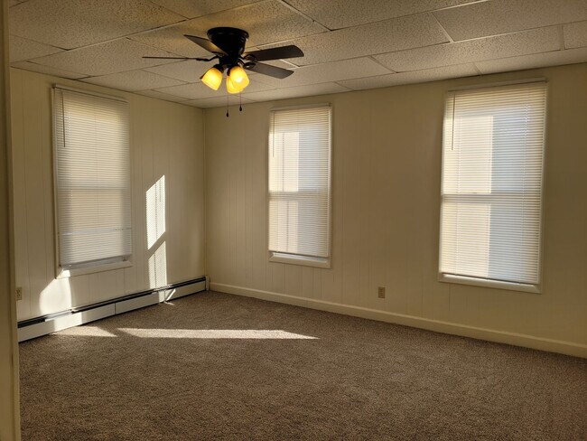 Building Photo - 123 E Burd St