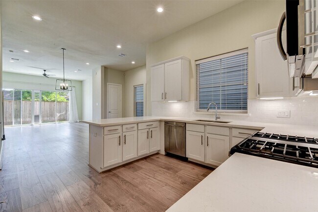 Building Photo - 1614 Northwood St