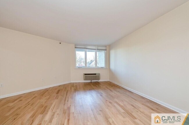 Building Photo - 30 S Adelaide Ave