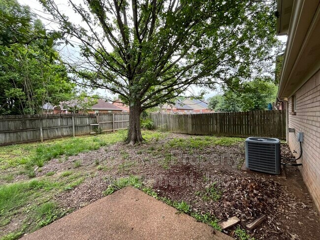 Building Photo - 8642 Pantherburn Cir N